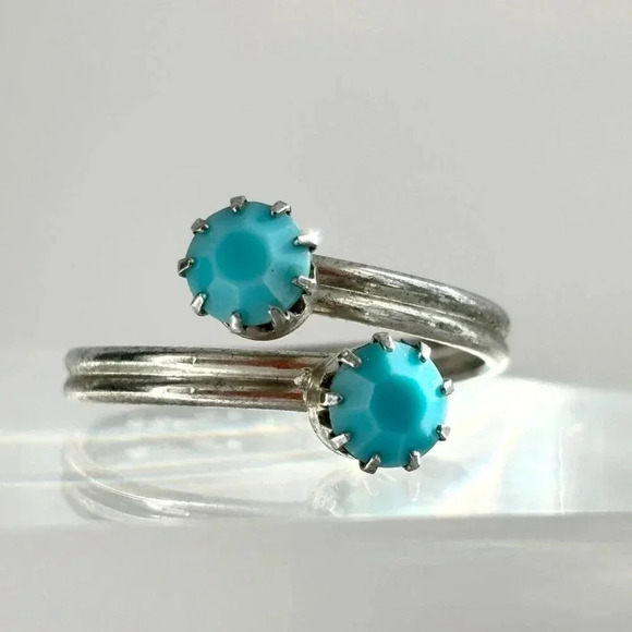 Vintage Southwest Style Silver Tone Faux Turquoise Crossover Ring - sz 8 - Picture 2 of 9